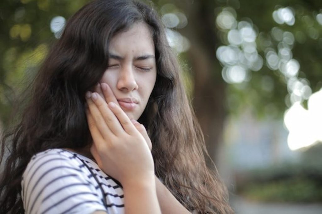 Anorexia, bulimia and teeth: 5 consequences of EDs