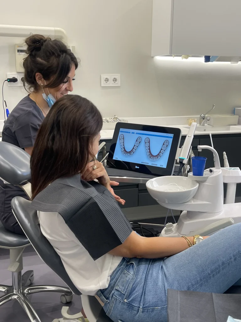 carillas-dentales-dental-corbella