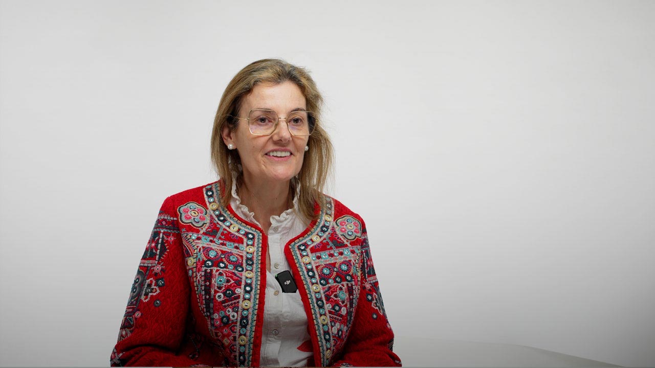 Testimonio de Carmen en Clínica Dental Corbella - Implantes Cigomáticos y Pterigoideos I Dientes Fijos en unas horas